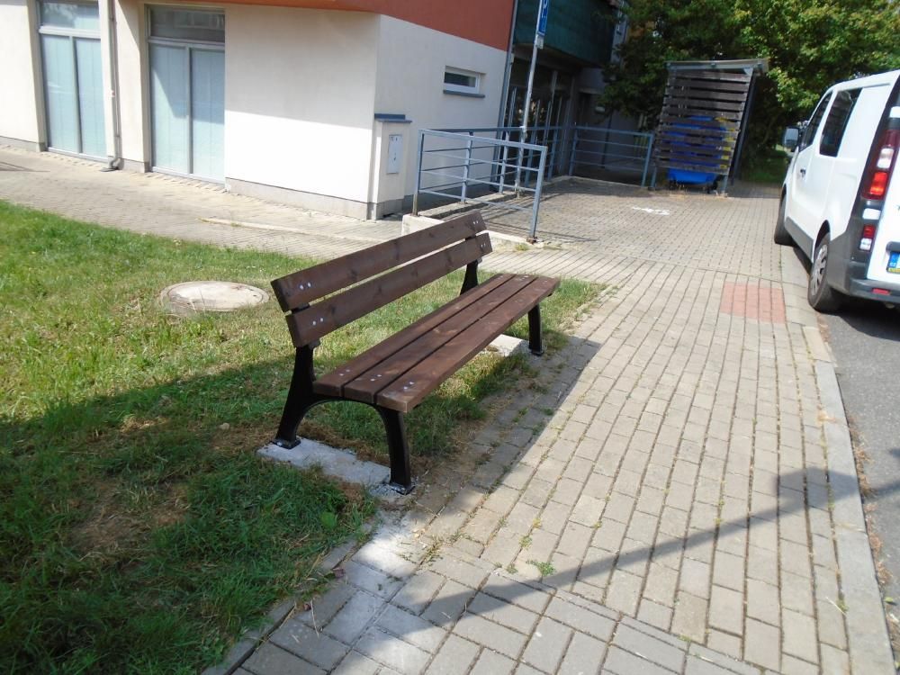 Upevnění laviček