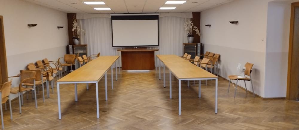 Př&iacute;prava zasedac&iacute; m&iacute;stnosti